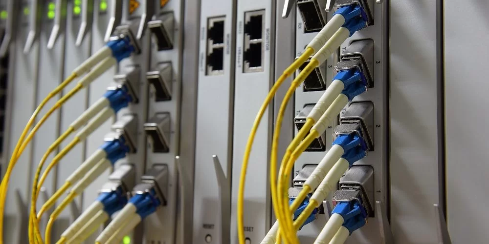 Interface de conector de fibra óptica para equipamentos DWDM