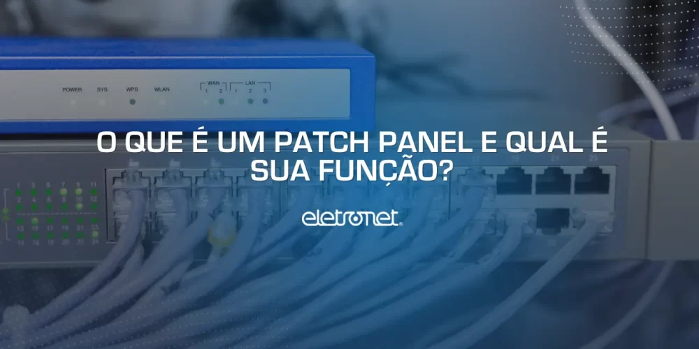 Vários cabos cinzas conectados em um patch panel