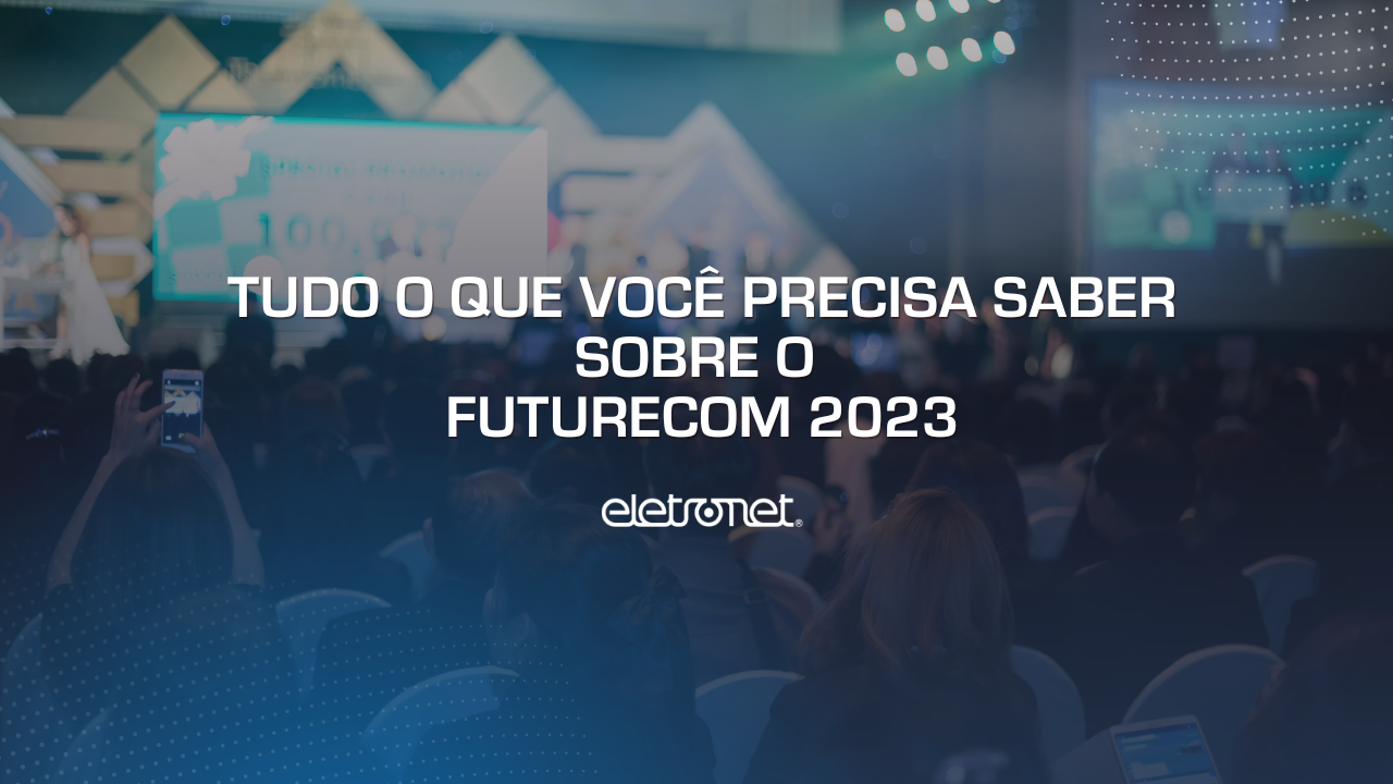 Plateia assistindo palestrante no evento Futurecom.