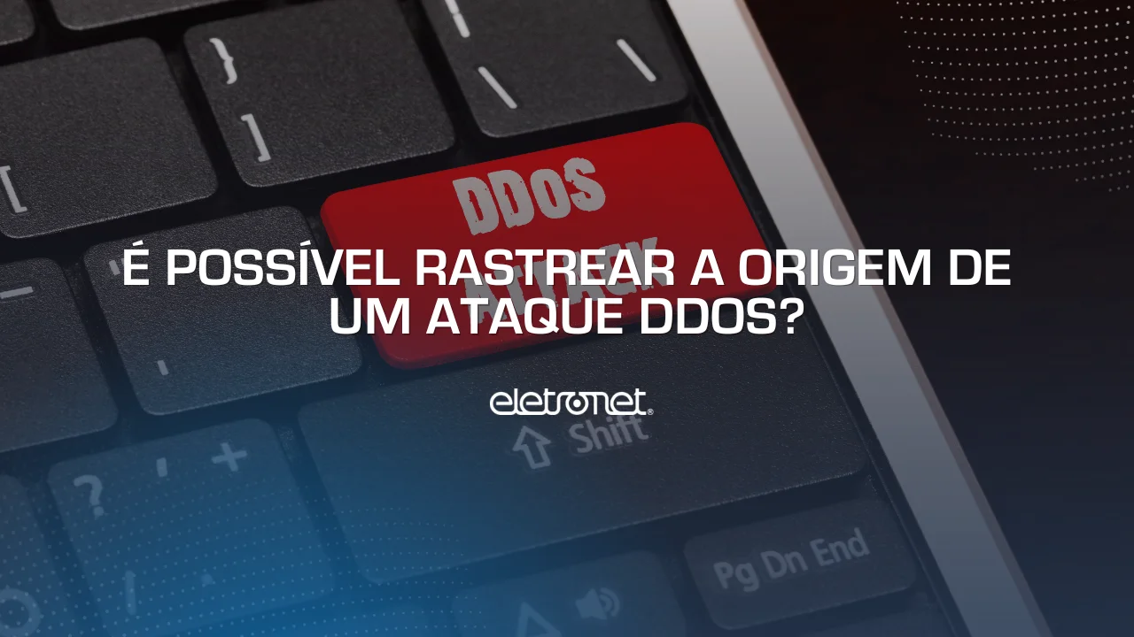 Teclado de computador com uma tecla vermelha escrito DDoS attack.