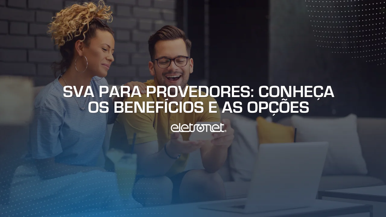 casal feliz utilizando um serviço de valor agregado oferecido pelo seu provedor de internet