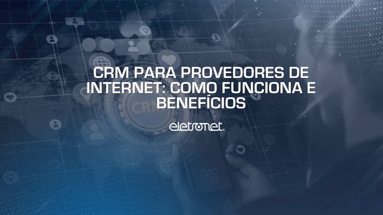 Mulher com celular na mão e um uma imagem digital de um círculo escrito CRM ao centro, representando CRM para provedores de internet.