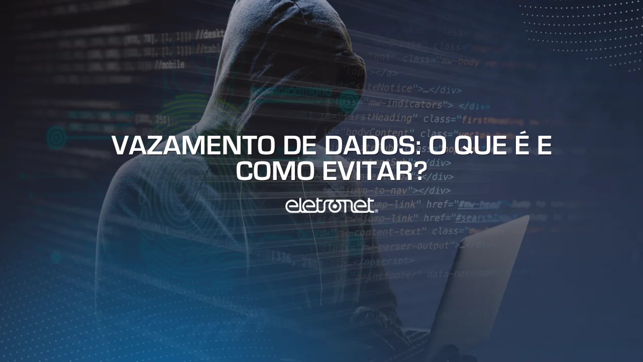 Imagem de um hacker segurando notebook, realizando um ataque de vazamento de dados.