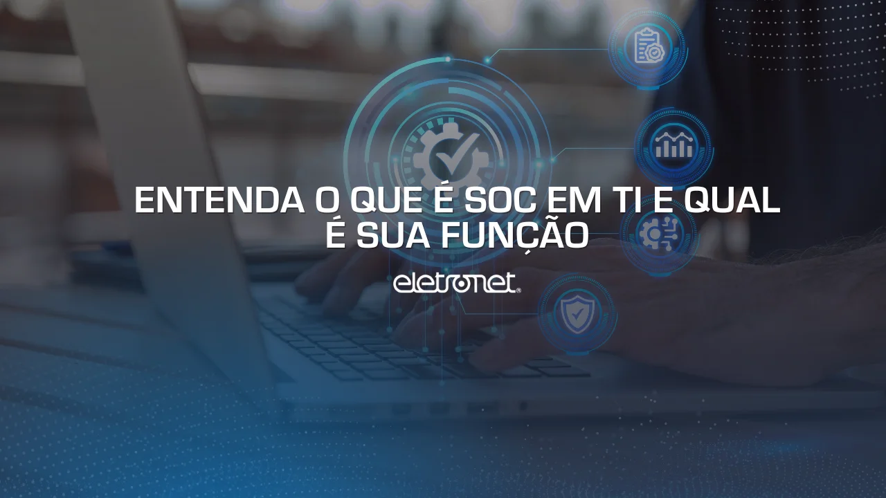 Homem branco utilizando um notebook sobre uma mesa e ícones gráficos de segurança sobre a imagem, representando SOC em TI.