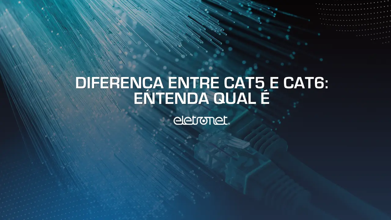 cabos de internet e fibras transparentes iluminadas em azul representando a diferena entre cat5 e cat6.