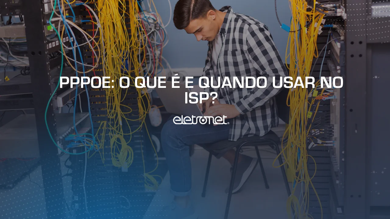 Homem trabalhando em um data center representando o PPPoE