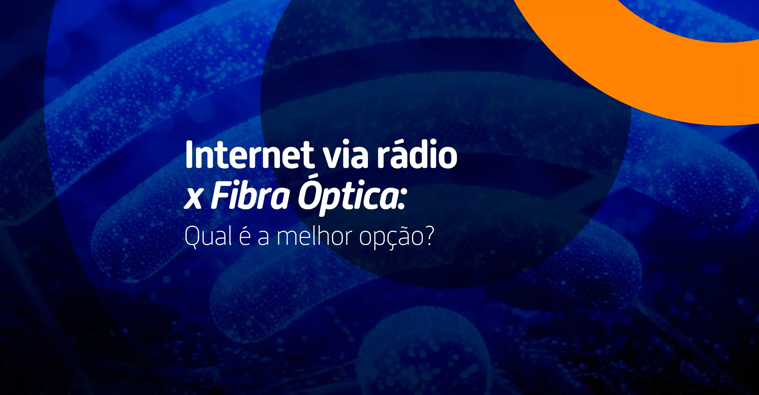 Descubra as diferenças entre internet via rádio e fibra óptica e saiba qual a melhor escolha para garantir conexão veloz e estável.