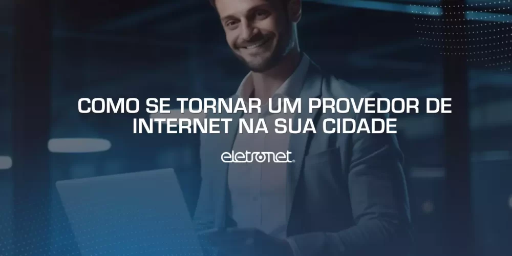 pessoa dono de um provedor de internet sorrindo