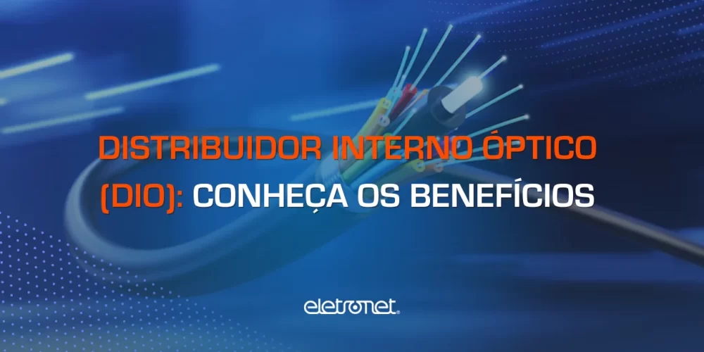 Imagem gráfica de um cabo de fibra óptica antes de ser conectado a um distribuidor interno óptico.
