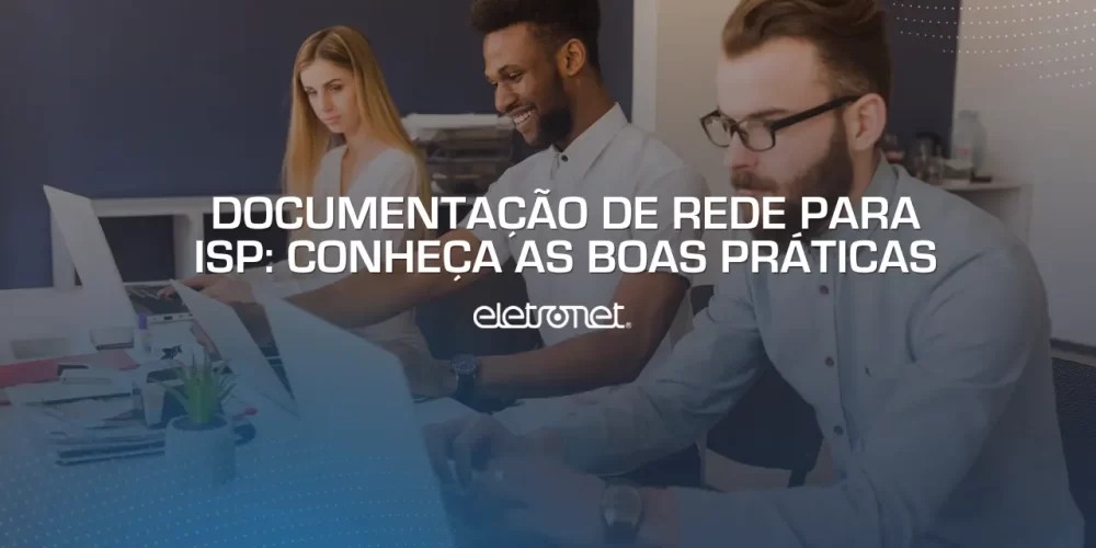 Equipe trabalhando na documentação de rede para isp utilizando as melhores e boas práticas