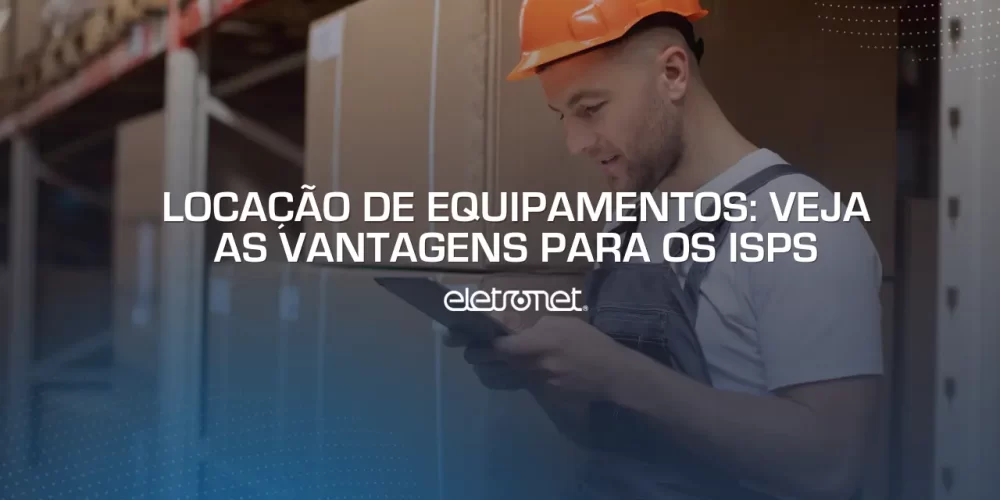 Homem realizando a locação de equipamentos para seu ISP por meio de um tablet